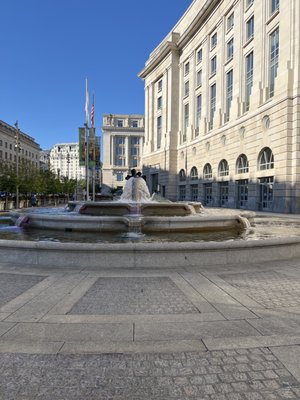Ronald Reagan Building and International Trade Center Food Court by null