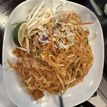 Mountain Mike's Pizza - Pad Thai with chicken - Pizza Near Me - Stockton, California