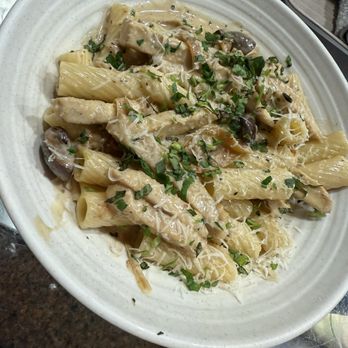 Dragon's Den - Royal rigatoni, marsala cream, chicken, caramelized onions and creminis - American Near Me - Carlsbad, California Dragon's Den - Royal rigatoni, marsala cream, chicken, caramelized onions and creminis - American Near Me - Carlsbad, California