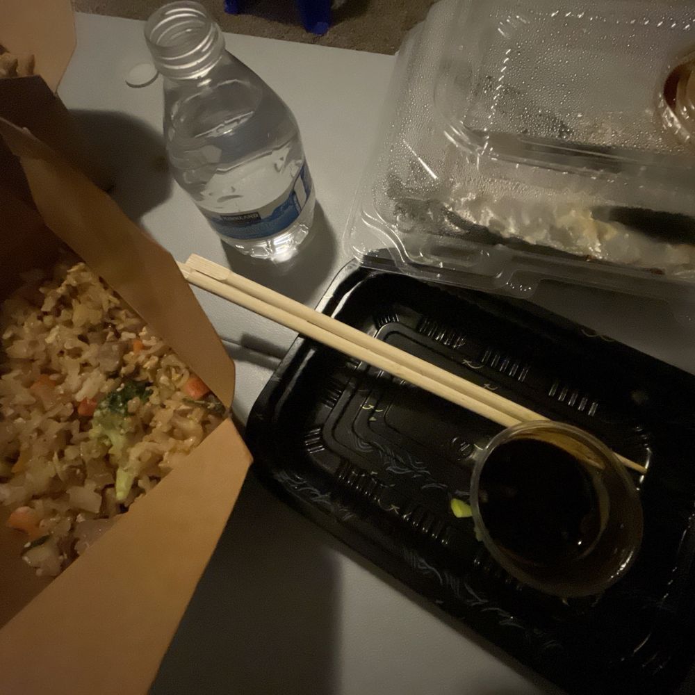 Kirkland 8oz water bottle in comparison to the serving sizes of the food. Kirkland 8oz water bottle in comparison to the serving sizes of the food.