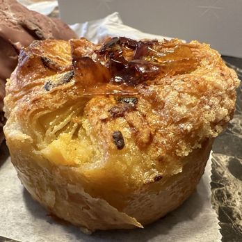Loba Pastry + Coffee - Kouign Amann - Coffee & Tea Near Me - Chicago, Illinois Loba Pastry + Coffee - Kouign Amann - Coffee & Tea Near Me - Chicago, Illinois