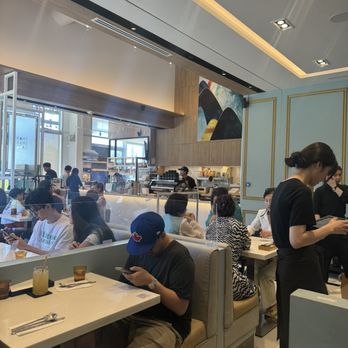 La Petite Colline - interior - Bakeries Near Me - Toronto, Ontario