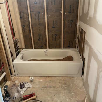 A&M Paint Express - Bathroom remodeling (before) - Flooring Near Me