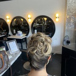 DreamDry - Buckhead - Simone did an updo for a wedding and she did a wonderful job! Loved her so much!