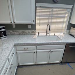 Overview of the sink, including the invisible seam. Overview of the sink, including the invisible seam.