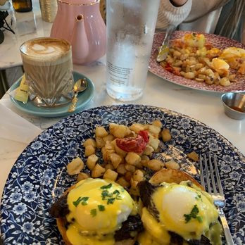 Little Hen - I order Short Rib Benedict and to drink a Caffe Latte - Breakfast & Brunch Near Me - Miami, Florida
