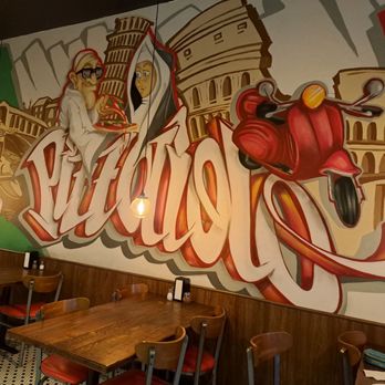Il Pizzaiolo Wood-fired Pizza - Il Pizzaiolo wall mural inside restaurant - Pizza Near Me - Loomis, California