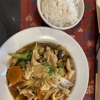 Thai House Bistro - Cashew Chicken. - Thai Near Me - Lexington, North Carolina Thai House Bistro - Cashew Chicken. - Thai Near Me - Lexington, North Carolina