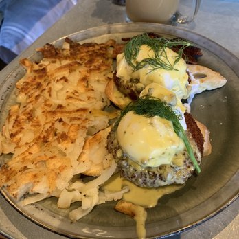 Toast - Crab cake egg Benedict - Breakfast & Brunch Near Me - Temecula, California Toast - Crab cake egg Benedict - Breakfast & Brunch Near Me - Temecula, California