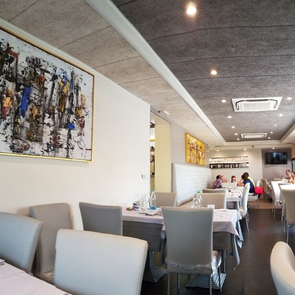 La Perla - Inside - Seafood Near Me - Cadelbosco di Sopra, RE La Perla - Inside - Seafood Near Me - Cadelbosco di Sopra, RE