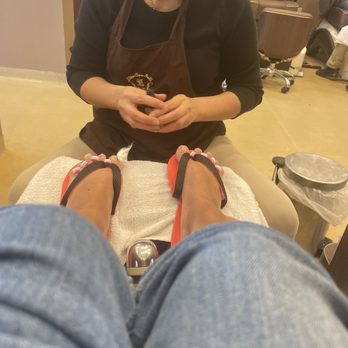 Elite Spa Nails - The cut still bleeding after done - Nail Salons Near Me - Burlington, North Carolina