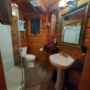 Osprey Treehouse - Bathroom - Guest Houses Near Me - Stevenson, Washington Osprey Treehouse - Bathroom - Guest Houses Near Me - Stevenson, Washington
