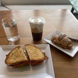BLT, Nutella Croissant, Freddo cappuccino