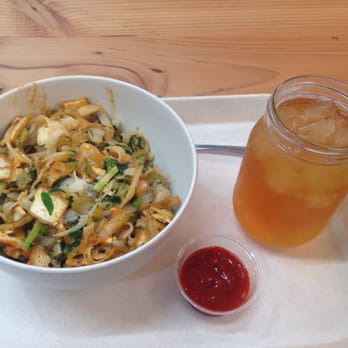 Brightwok Kitchen - Tofu bowl with rice noodles, chili coconut curry sauce, and a Ceylon op black tea $10.50 w/tax - Asian Fusion Near Me - Chicago, Illinois