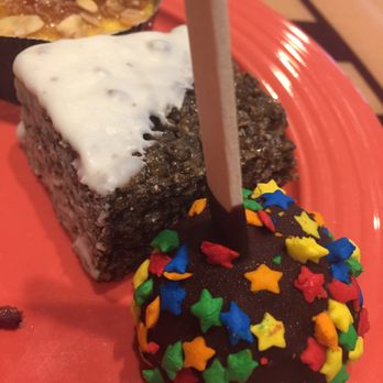 Goofy's Kitchen - Cake pop and chocolate rice crispy - American Near Me - Anaheim, California
