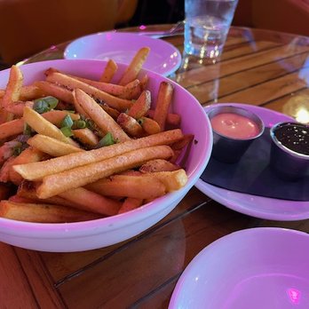 The Islander - Volcano Fries with great sauces - Tiki Bars Near Me - Coronado, California