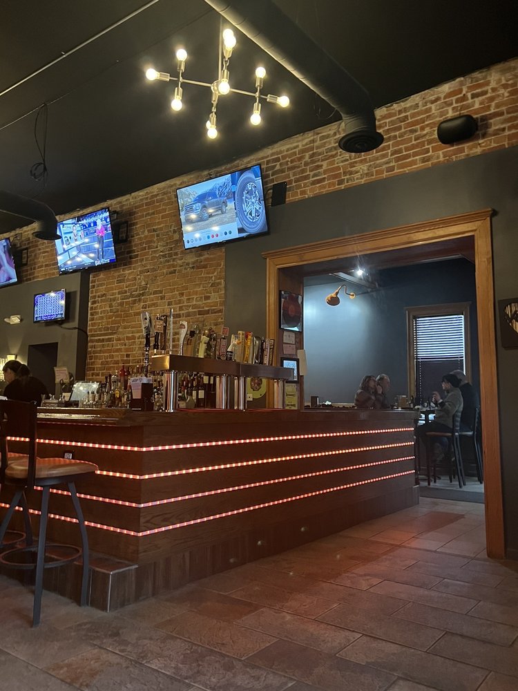 VINYL BAR AND GRILL Updated October 2024 33 Photos & 31 Reviews 393 W Nepessing, Lapeer