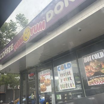 Yum Yum Donuts - The front from parking lot - Donuts Near Me - Santa Monica, California Yum Yum Donuts - The front from parking lot - Donuts Near Me - Santa Monica, California
