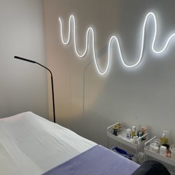 Manifest Beauty Bar