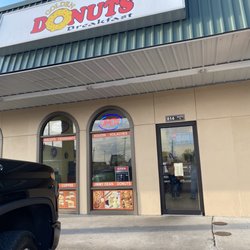 Golden Donuts & Breakfast - Entrance
