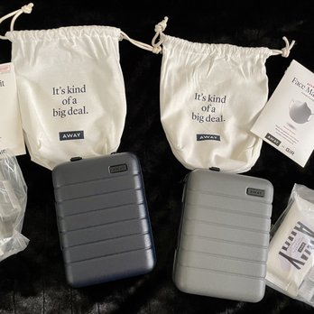 Away - The mini wellness kit in navy & asphalt! - Luggage Near Me - Los Angeles, California
