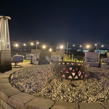 Landmark on the Hill - Patio fire pit - Cocktail Bars Near Me - Northbrook, Illinois