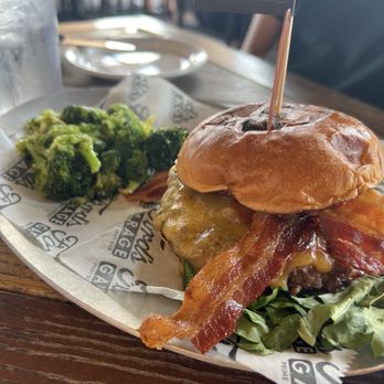 Ford's Garage Dearborn - Bacon cheeseburger - Burgers Near Me - Dearborn, Michigan Ford's Garage Dearborn - Bacon cheeseburger - Burgers Near Me - Dearborn, Michigan