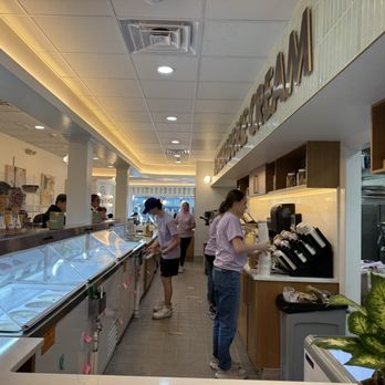 Vanilla Bean Creamery - Interior - Ice Cream & Frozen Yogurt Near Me - Cranford, New Jersey Vanilla Bean Creamery - Interior - Ice Cream & Frozen Yogurt Near Me - Cranford, New Jersey