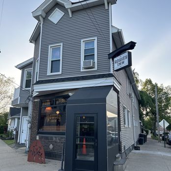 Rowley Inn - Pubs Near Me - Cleveland, Ohio