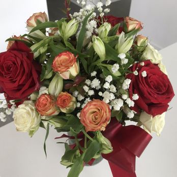 Henry Hampton Floral - This is what was received instead. Do you notice the drastic difference? - Florists Near Me - Chicago, Illinois