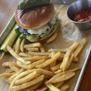 Idyllwild Brewpub - Angry Mule Burger & Fries - Brewpubs Near Me - Idyllwild, California