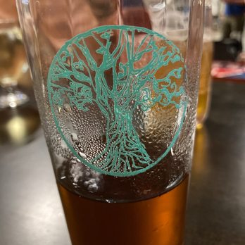 White Elm Brewing Co - Trophy Lifter - Breweries Near Me - Lincoln, Nebraska White Elm Brewing Co - Trophy Lifter - Breweries Near Me - Lincoln, Nebraska