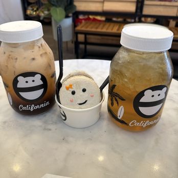 Mini Monster Cafe - Pumpkin spice Thai tea, Macaron w/ Columbian coffee & Oreo ice cream, & Honey jasmine iced tea - Ice Cream & Frozen Yogurt Near Me - Long Beach, California