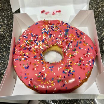 Lard Lad Donuts - Pink Donut - Donuts Near Me - Universal City, California