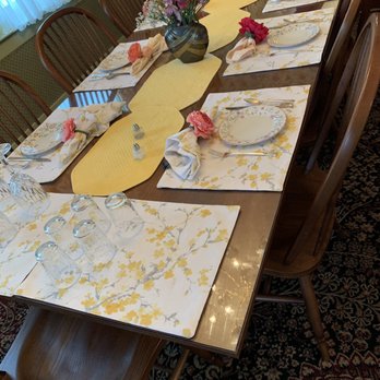 Daniel Stebbins House - Dining room - beautifully set - Bed & Breakfast Near Me - South Hadley, Massachusetts