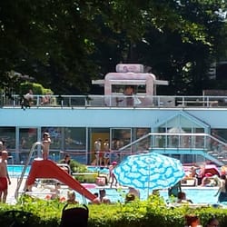 Sommerbad Gauting - Das Schwimmerbecken, und obendrauf ein Cramer's Eis  Wagen. Dahin geht's nachher noch, unbedingt!
