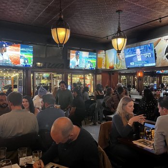 Harry's Bar - Sports Bars Near Me - San Francisco, California