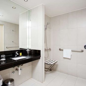 Double Tree by Hilton - Guest room bath - Hotels Near Me - Santiago, RM Double Tree by Hilton - Guest room bath - Hotels Near Me - Santiago, RM
