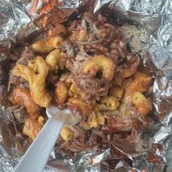 Curly Q's BBQ - Dino mac (pulled pork mac)