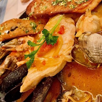 Halekulani Bakery - Cioppino, or seafood stew - Bakeries Near Me - Honolulu, Hawaii