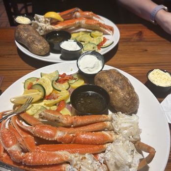 Miller's Ale House - Snow Crab dinner - Sports Bars Near Me - Davie, Florida