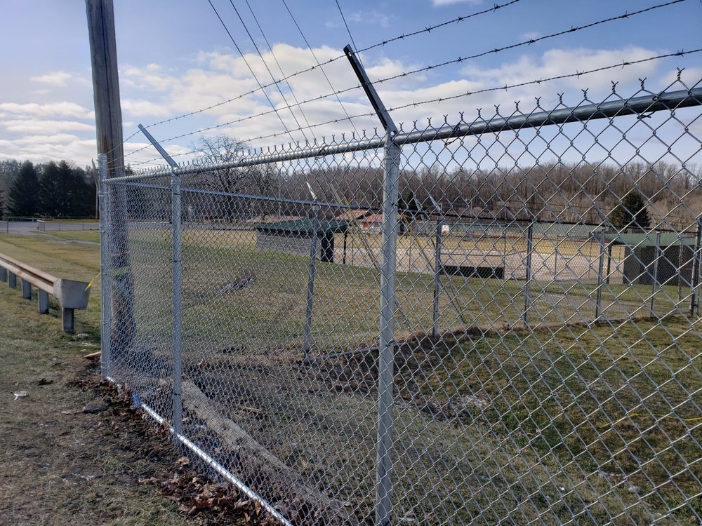 Slide of HR Fencing and Contracting