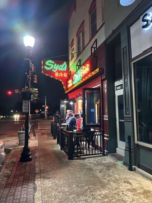 Syd's Fine Food and Spirits by null