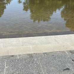 Brunnen vor der Karlskirche - Teich vor der Karlskirche