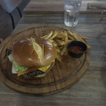 Luka Restaurant - Cheeseburger - Latin American Near Me - Plantation, Florida Luka Restaurant - Cheeseburger - Latin American Near Me - Plantation, Florida