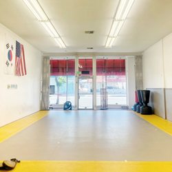 Ideal Martial Arts - Studio is very clean!