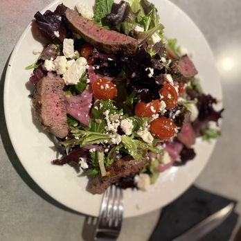 Sammy T's - Flank Steak Salad - American Near Me - Fredericksburg, Virginia