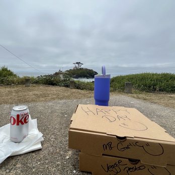 Itza Pizza - Pizza with a view! Took our lunch over to Battery Point Vista Area and it was pretty perfect. - Pizza Near Me - Crescent City, California