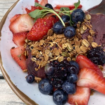 Blueys Kitchen - Acai breakfast bowl - Cafes Near Me - Santa Monica, California