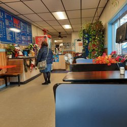 Dino's Pizza - Inside